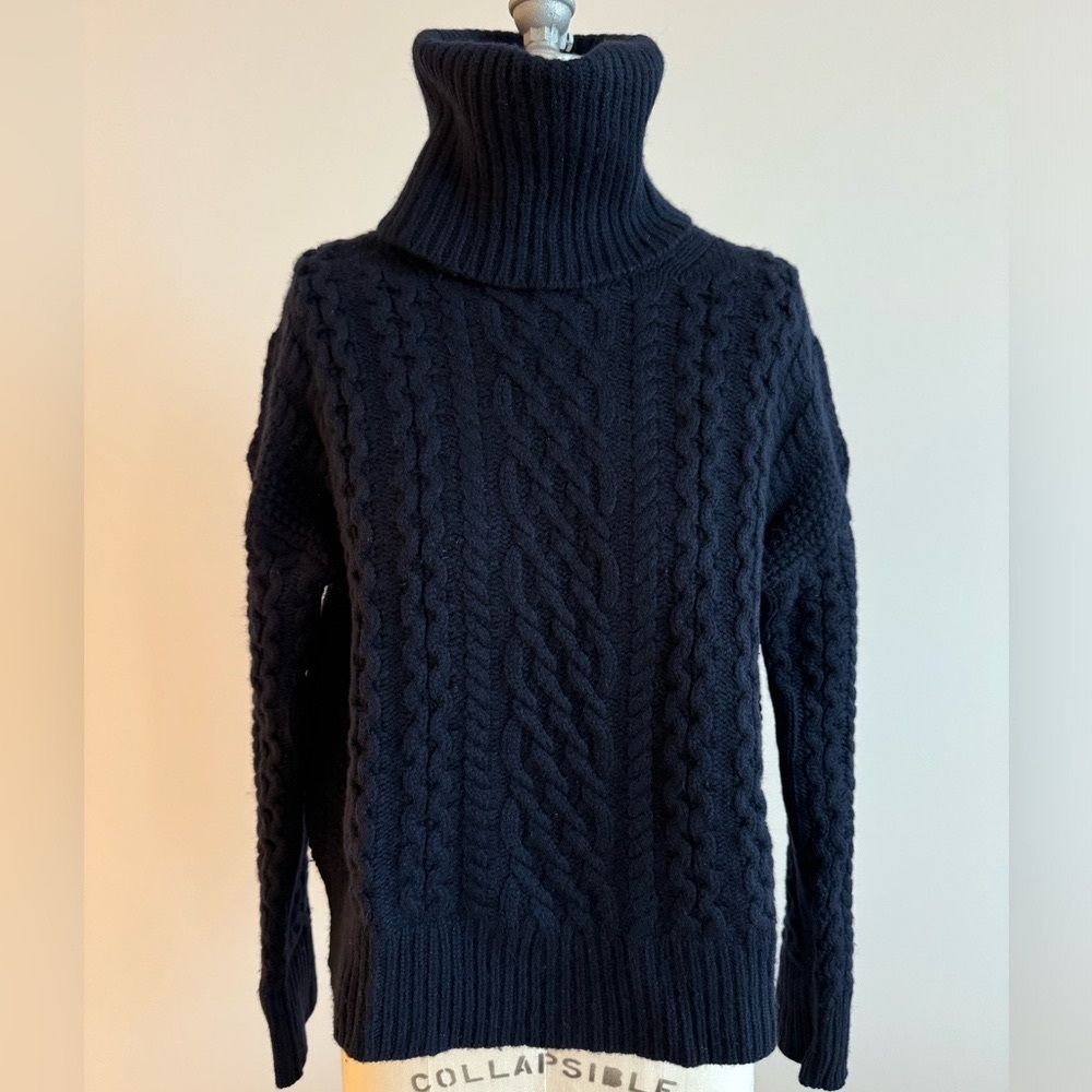 NILI LOTAN navy 100% cashmere cable-knit sweater